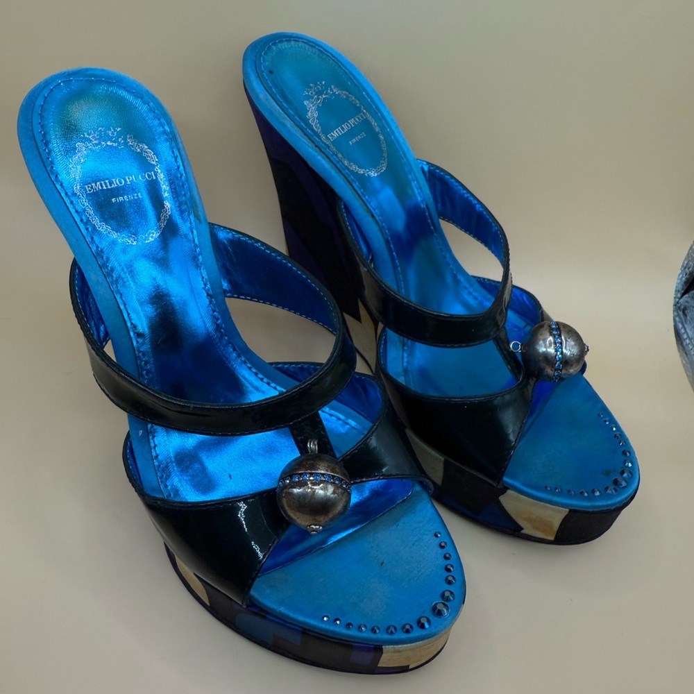 Emilio Pucci Women's Black and Blue Wedge Sandals